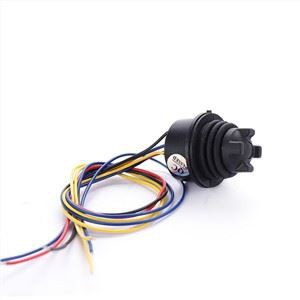 Άνοιξη επιστροφή αίθουσα επίδραση αντίχειρα joystick